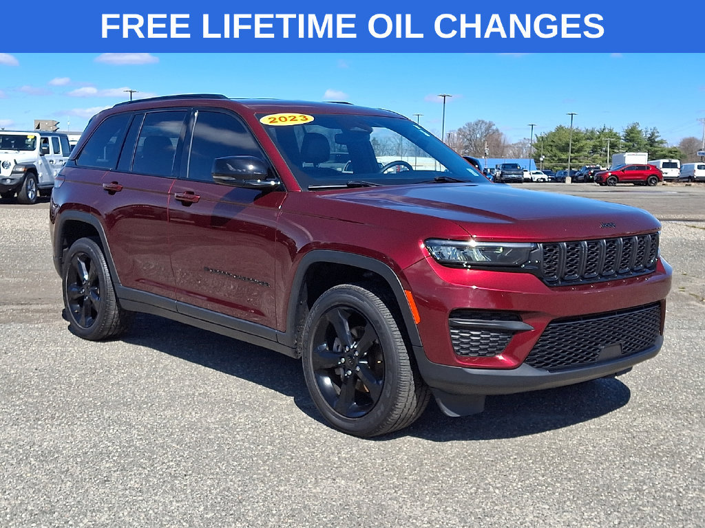 Used 2023 Jeep Grand Cherokee Altitude AWD/4WD image 1