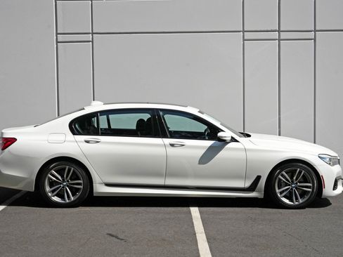 Used 2019 BMW 740i RWD image 55