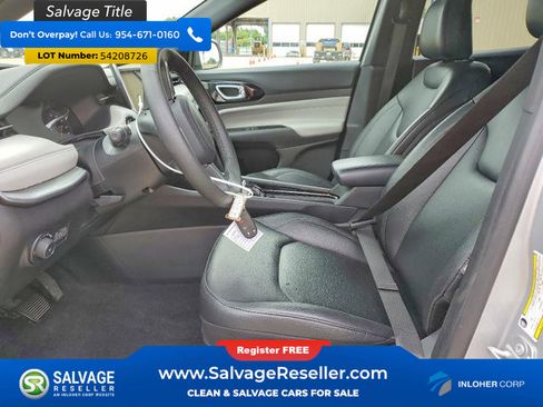 Used 2025 Jeep Compass Limited AWD/4WD image 9