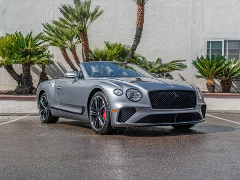 Used 2020 Bentley Continental GT image 31