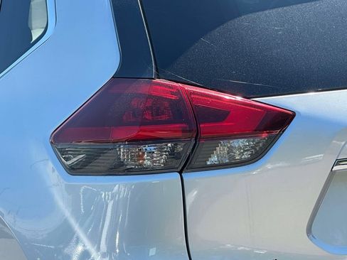 Used 2020 Nissan Rogue SV AWD/4WD image 9
