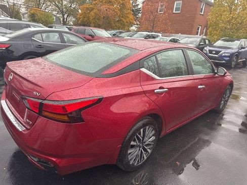 Used 2023 Nissan Altima 2.5 SV w/ SV Premium Package image 4