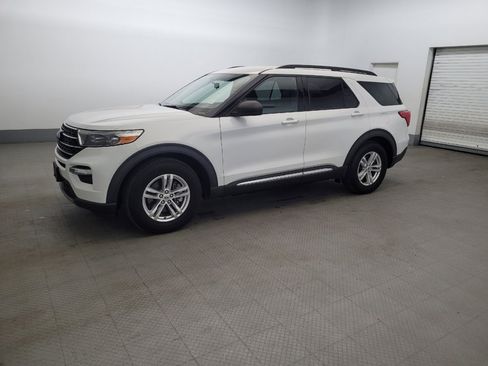 Used 2020 Ford Explorer XLT w/ Equipment Group 202A RWD image 2