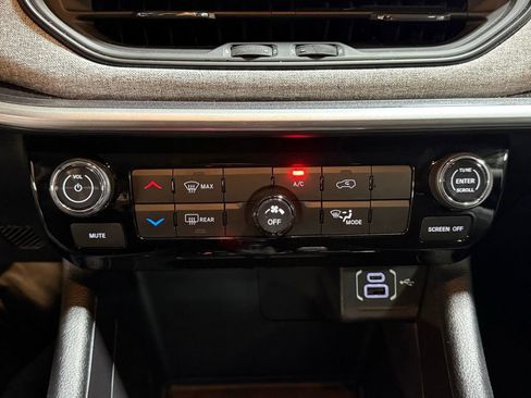 Certified 2022 Jeep Compass Latitude AWD/4WD image 17