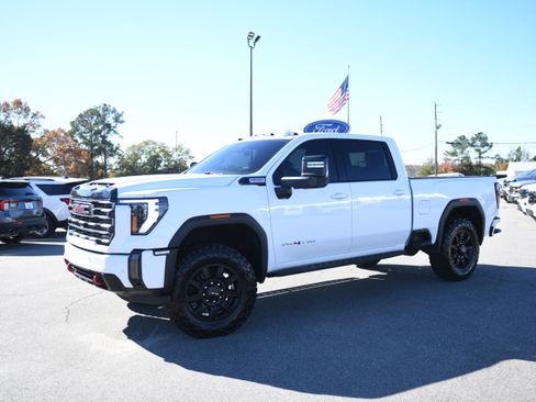 Used 2024 GMC Sierra 2500 AT4 w/ Technology Package image 2