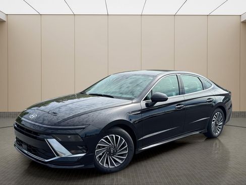 Certified 2025 Hyundai Sonata SEL FWD image 1