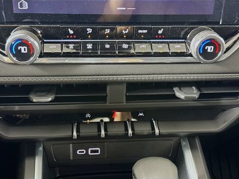 New 2026 Chevrolet Colorado LT w/ LT Convenience Package AWD/4WD image 16