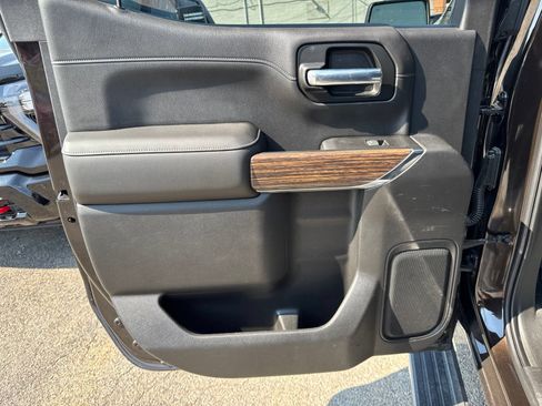 Used 2019 Chevrolet Silverado 1500 High Country w/ Technology Package AWD/4WD image 25