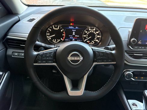 Used 2025 Nissan Altima 2.5 SR AWD/4WD image 35