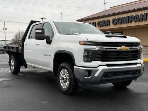 Used 2024 Chevrolet Silverado 2500 LT w/ Convenience Package AWD/4WD image 2