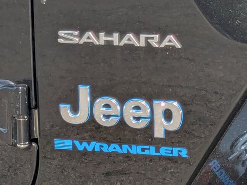 Used 2024 Jeep Wrangler Unlimited Sahara w/ Safety Group AWD/4WD image 13