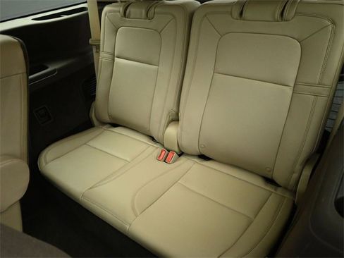 Certified 2023 Lincoln Aviator Reserve w/ Equipment Group 201A image 22