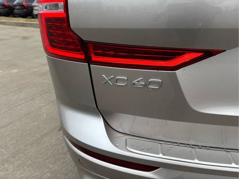 Used 2024 Volvo XC60 B5 Core w/ Climate Package image 7