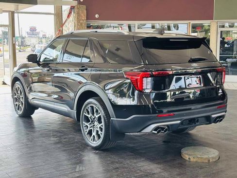 Used 2025 Ford Explorer Platinum w/ Ultimate Package AWD/4WD image 13