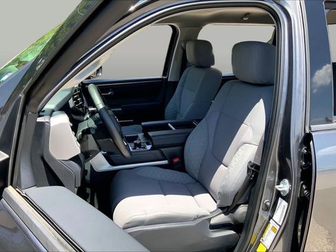 Used 2022 Toyota Tundra SR5 AWD/4WD image 8