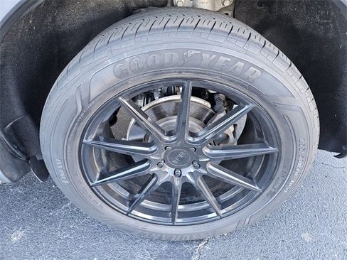 Used 2020 Ford Explorer XLT w/ Comfort Package image 14