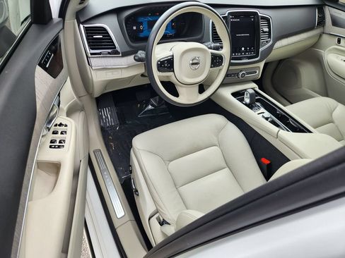 Certified 2025 Volvo XC90 T8 Plus AWD/4WD image 15