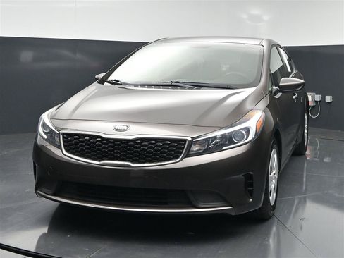 Used 2018 Kia Forte LX FWD image 2