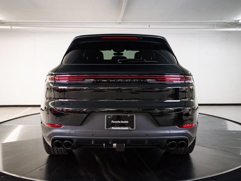Certified 2026 Porsche Cayenne AWD/4WD image 6