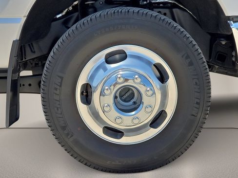 Used 2023 Ford F350 XLT AWD/4WD image 8