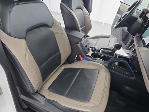 Used 2023 Ford Bronco Wildtrak image 10