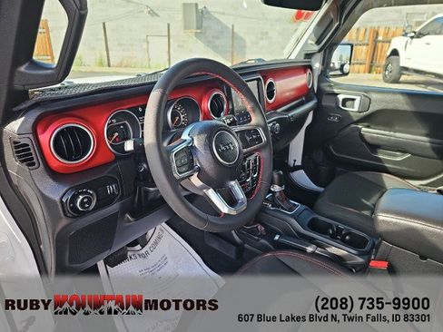 Used 2023 Jeep Gladiator Rubicon w/ Cold Weather Group image 13