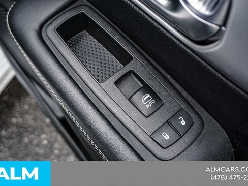 Used 2025 Chrysler Pacifica Limited FWD image 55