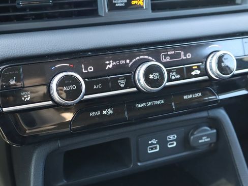 Used 2025 Honda Pilot EX-L image 24