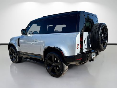 Used 2023 Land Rover Defender 90 X-Dynamic SE image 3