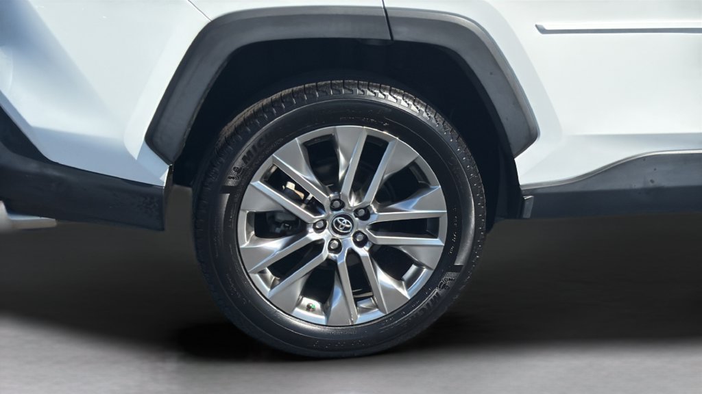 Used 2020 Toyota RAV4 XLE Premium FWD image 26