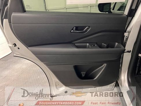 Used 2025 Nissan Pathfinder SV FWD image 33