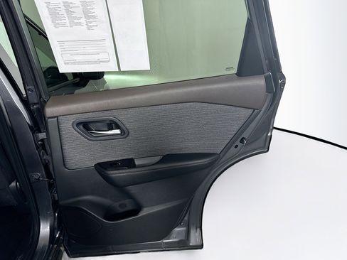 Used 2023 Nissan Rogue SV image 28