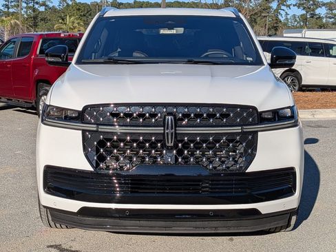 Certified 2025 Lincoln Navigator Black Label image 10