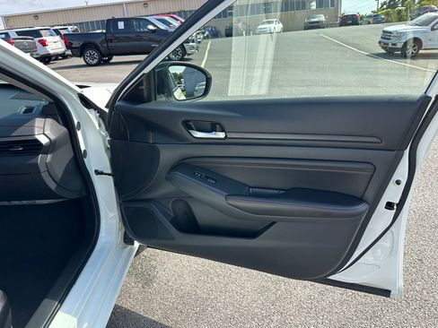 Used 2022 Nissan Altima 2.5 SR FWD image 16