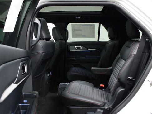 New 2026 Ford Explorer ST-Line w/ ST-Line Street Pack image 13