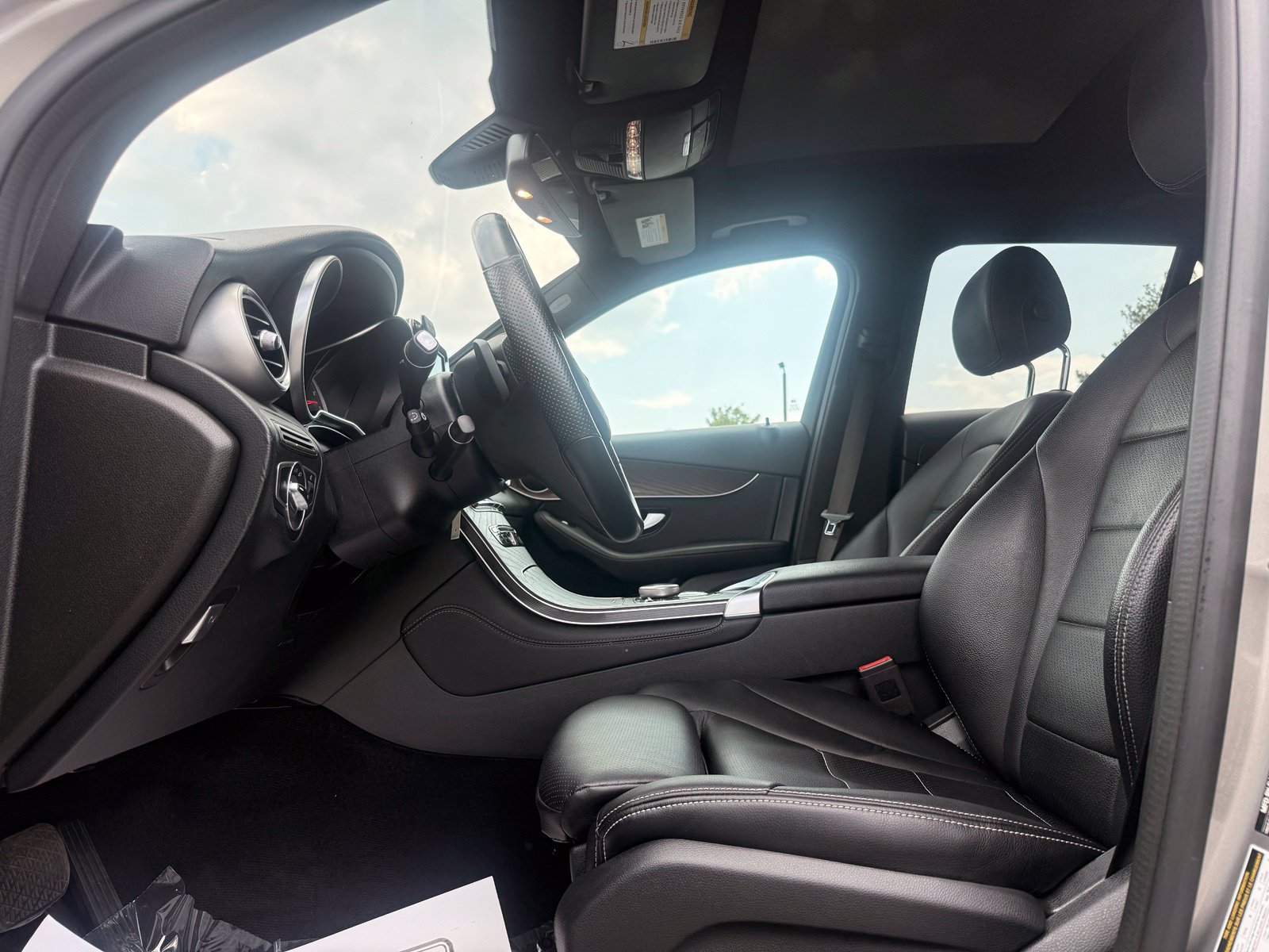Used 2019 Mercedes-Benz GLC 300 4MATIC w/ Premium Package image 14