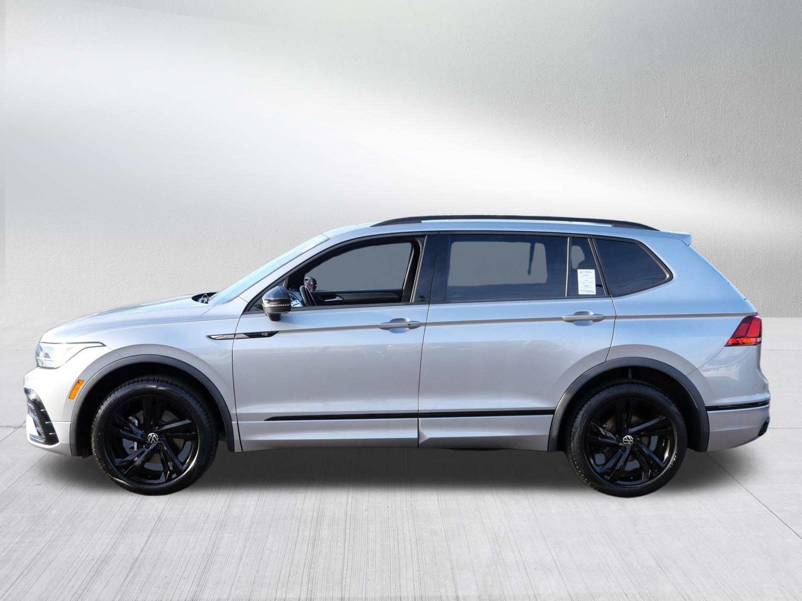 Certified 2023 Volkswagen Tiguan SE R-Line AWD/4WD image 4