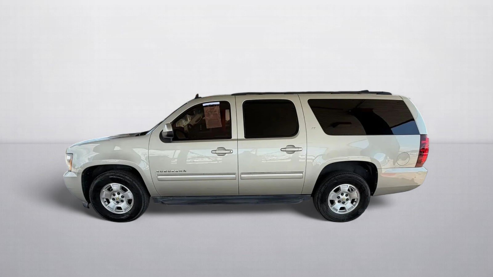 Used 2014 Chevrolet Suburban LT RWD image 3