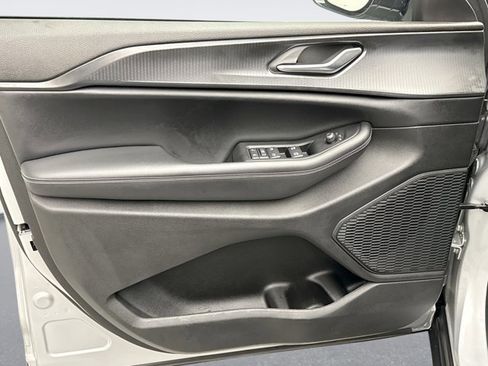 Used 2023 Jeep Grand Cherokee L Laredo image 9