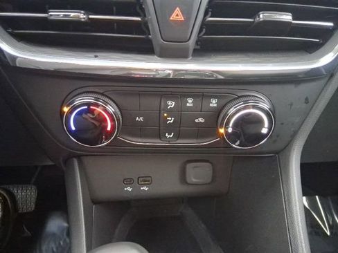 Used 2025 Buick Encore GX Preferred image 25