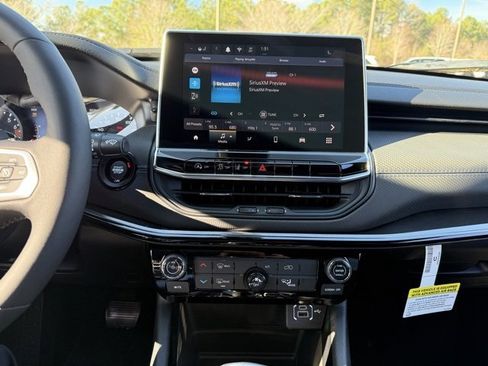 New 2026 Jeep Compass Latitude image 20