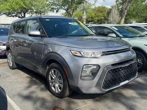 Used 2022 Kia Soul LX image 10