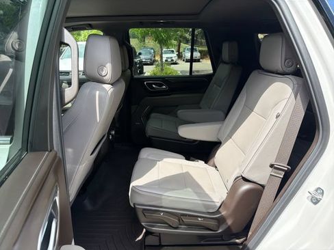 Used 2023 GMC Yukon SLT w/ SLT Premium Package AWD/4WD image 13