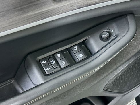 Used 2023 Jeep Grand Cherokee Limited AWD/4WD image 15