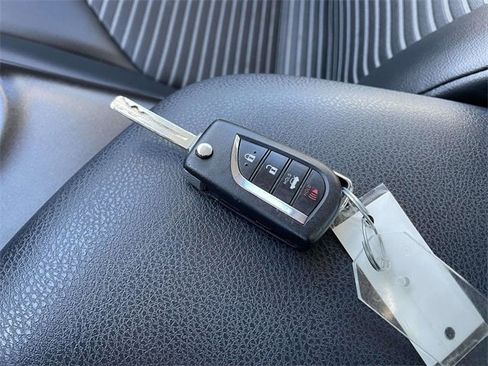 Used 2023 Toyota Camry SE image 31