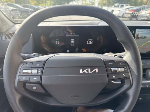 New 2025 Kia K4 LXS image 11
