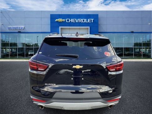 Used 2024 Chevrolet Blazer LT w/ Convenience Package FWD image 3