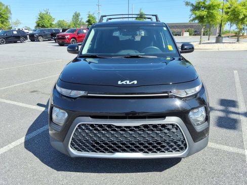 Used 2022 Kia Soul LX FWD image 2
