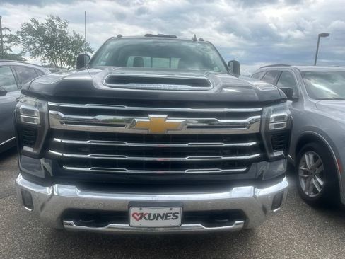 Used 2025 Chevrolet Silverado 3500 LTZ w/ LTZ Premium Package AWD/4WD image 4