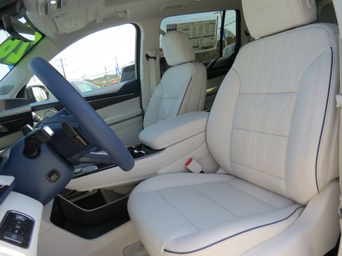 New 2026 Buick Enclave Avenir w/ Super Cruise Package image 16